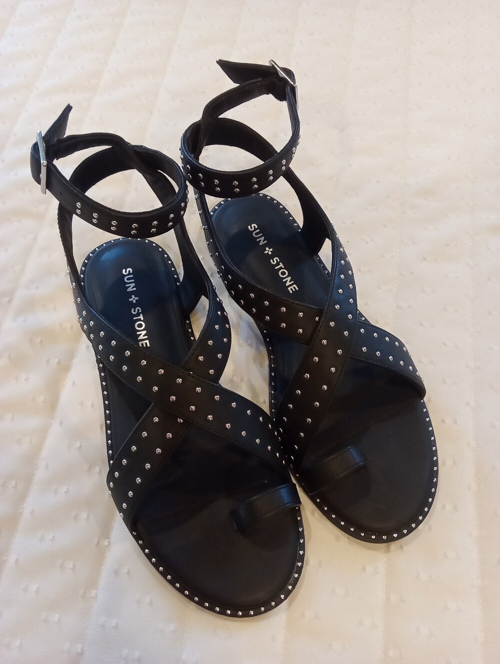 Sun + Stone Women's Black Studded Crisscross Toe-Loop Ankle Sandals NWB Sz 6.5M